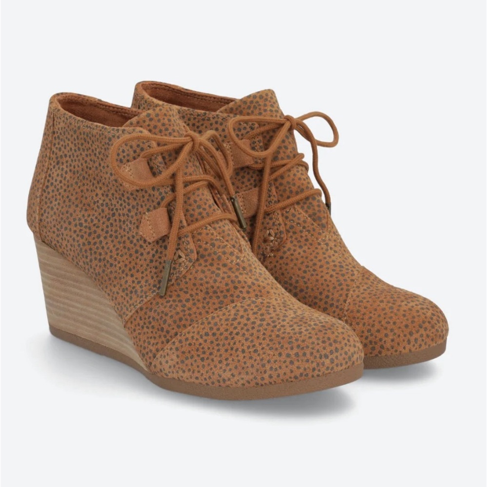 NWT Toms Lace Up Kala Suede bootie
